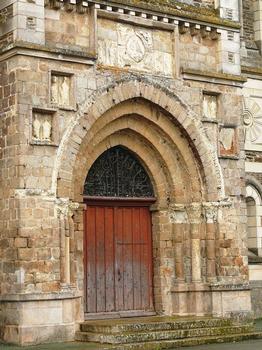 Chemillé - Eglise Saint-Pierre - Portail du début du 13ème siècle