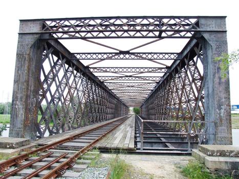 Angers - Viaduc ferroviaire de la Maine - Le tablier - La voie ferrée
