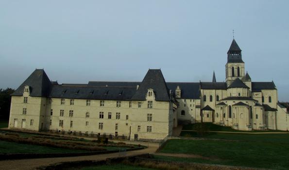 Abbaye royale de Fontevrauld - Les infirmeries Saint-Benoît et le chevêt de l'abbatiale