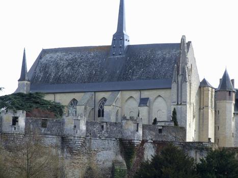 Montreuil-Bellay - Collégiale Notre-Dame - Vue du pont sur le Thouet
