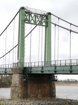 Entre Gennes et Rosiers-sur-Loire - Pont de Gennes - Pylône