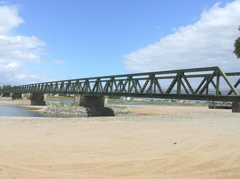 Pont de Saint-Mathurin-sur-Loire, avec Saint-Rémy-la-Varenne, franchissement de la Loire