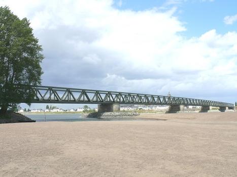 Saint-Mathurin-sur-Loire Bridge
