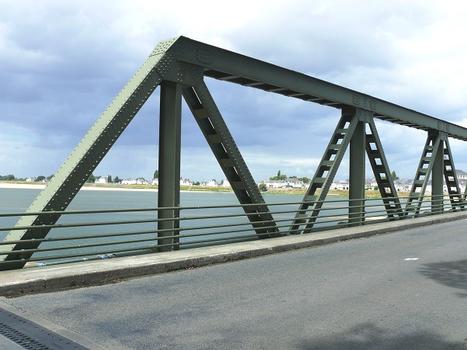 Pont de Saint-Mathurin-sur-Loire, avec Saint-Rémy-la-Varenne, franchissement de la Loire