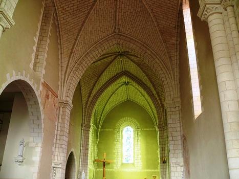 Châteauneuf-sur-Sarthe - Eglise Notre-Dame-de-Seronnes - Nef avec des voûtes de style Plantagenêt et des restes de fresques sur les murs