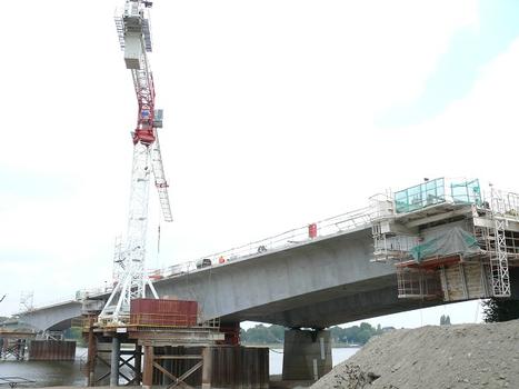 Saumur - Doublement du pont du Cadre Noir - Fléau sur pile P2 terminé et fléau sur pile P1 en cours de réalisation