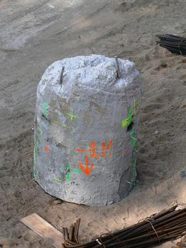 Saumur - Doublement du pont du Cadre Noir - Partie de pieu après découpage du béton de pieu au niveau de la face supérieure du bouchon du batardeau