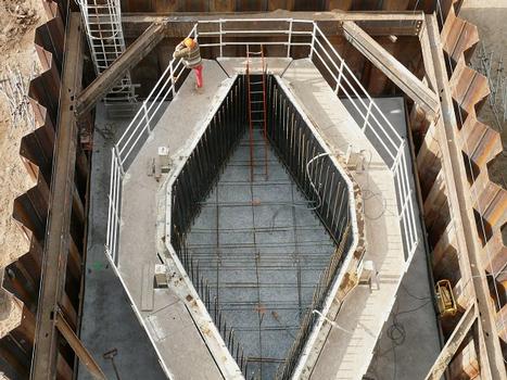 Saumur - Doublement du pont du Cadre Noir - Début du ferraillage du fût de pile