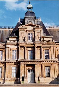 Château de MaisonsFace côté entrée - Pavillon central