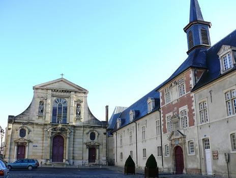 Reims - Ancien collège des Jésuites - Le collège sur la place Museux et l'église Saint-Maurice