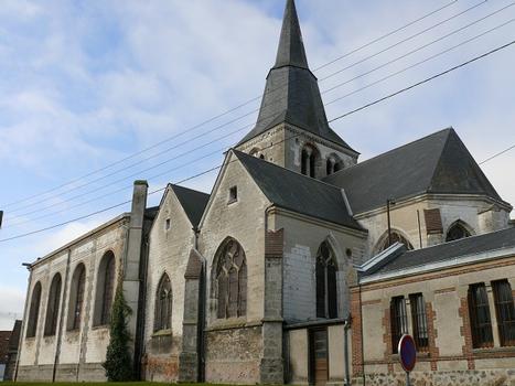 Fère-Champenoise - Eglise Saint-Timothèe - Ensemble de l'église: le choeur du 16 ème siècle, le clocher du 12 ème siècle et la nef reconstruite au 18 ème siècle