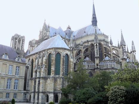 Reims - Palais du Tau (palais épiscopal) - Le palais, la chapelle épiscopale et la cathédrale