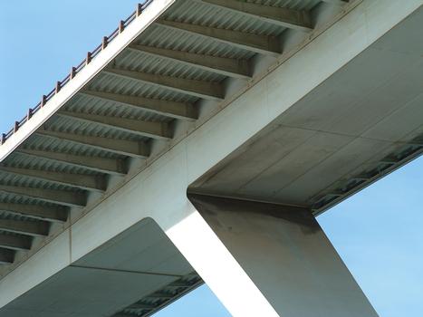 Viaduc de Martigues - Le pont principal - Liaison béquille avec le tablier avec dalle orthotrope et consoles