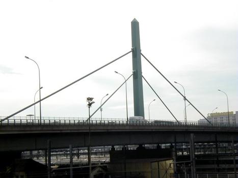 Pont Masséna, ParisPylône et câbles