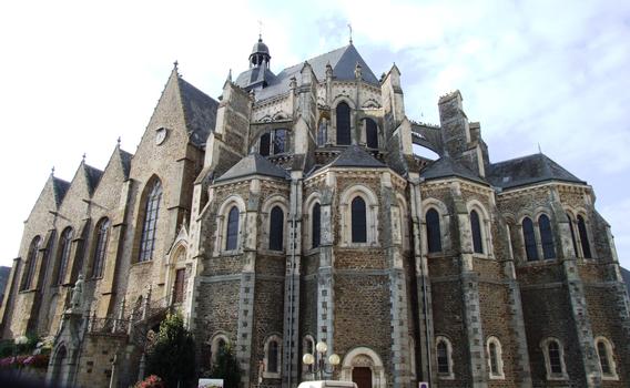 Mayenne - Basilique Notre-Dame - Chevet