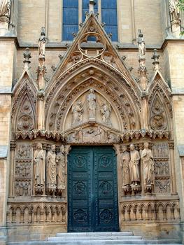 Metz - Eglise Sainte-Ségolène - Façade - Détail de la décoration d'un portail (1896-1898)