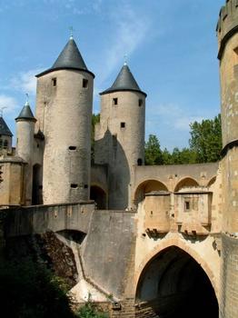 Porte des Allemands, Metz.Tours de 1230, bretèches sur le pont