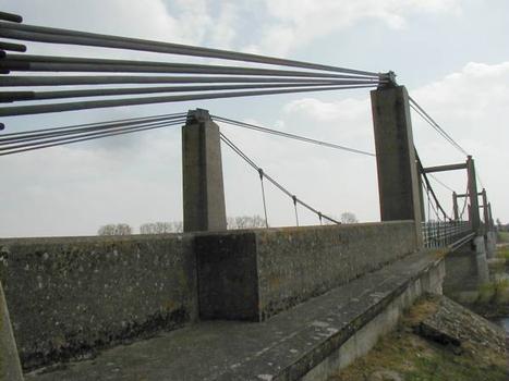 Pont sur la Loire, Meung-sur-LoireVue à partir des ancrages