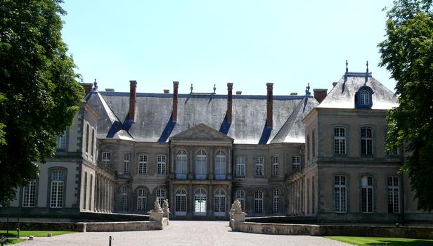 Château de Haroué du côté du village