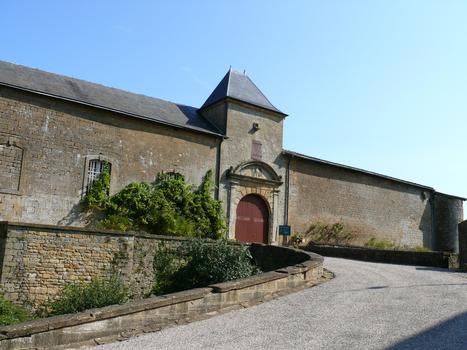 Château de Cons-la-Grandville - Entrée du château (visites les dimanches après-midi entre le 14 juillet et la fin du mois d'août)