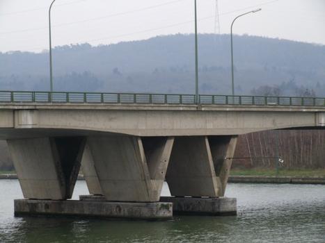 Pont d'Ampsin - Piles en V centrales