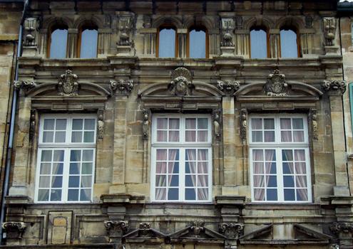 Bar-le-Duc - Îlot des Halles - 3, place de la Halle - Maison baroque à l'entrée de la Halle, probablement l'ancienne maison du portier - Façade