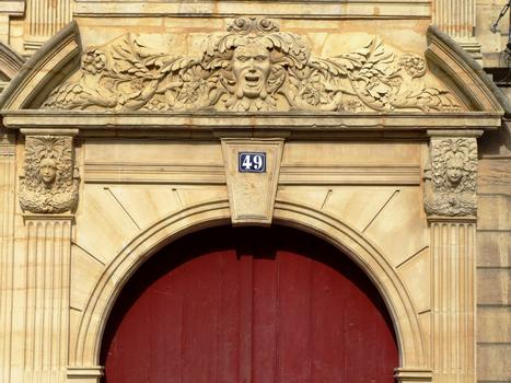 Bar-le-Duc - Hôtel particulier, 49 rue du Bourg - Portail - Fronton