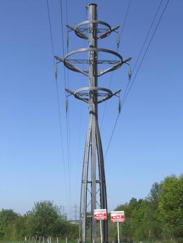Ancerville - Wooden high-voltage mast for the line crossing RN 4