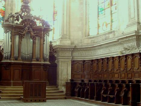 Saint-Mihiel - Abbatiale Saint-Michel - Choeur des moines: orgue de choeur et stalles