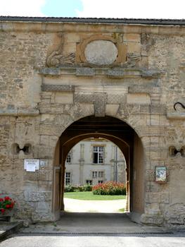 Château de Louppy-sur-Loison - Entrée vers le château - Portail