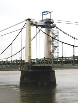 Montjean-sur-Loire - Pont suspendu sur la Loire - Un pylône en cours de travaux de restauration