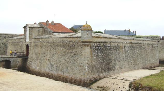 Citadelle de Port-Louis - La demi-lune contrôlant l'entrée de la citadelle, construite en 1636