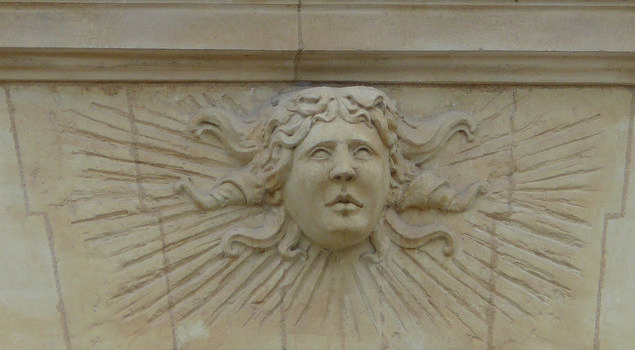 Vannes - Hôtel de Limur - Détail: mascaron d'une fenêtre