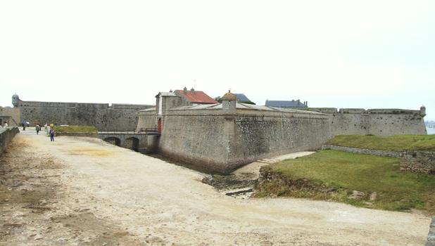 Citadelle de Port-Louis - Demi-lune et les deux bastions du front côté terre