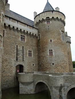 Sarzeau - Château de Suscino - Entrée et pont sur les douves