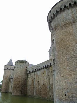 Sarzeau - Château de Suscino - Rempart Nord-Est et les douves