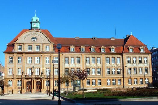 Metz - Lycée Georges de la Tour vu de la place Maud'Huy