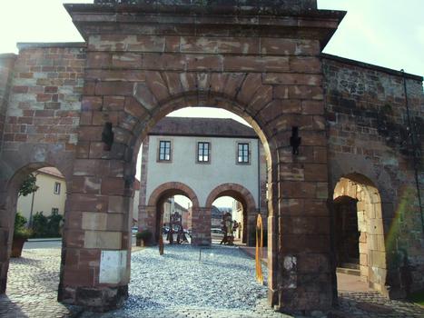 Bitche - Porte de Strasbourg, seul reste de l'enceinte de 1844