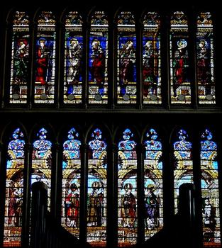 Metz - Cathédrale Saint-Etienne - Bras sud du transept - Vitraux de Valentin Bousch réalisés en 1521: au milieu, huit saintes, et au registre inférieur, sept autres évêques et le neveu du donateur, Evrard Marlier
