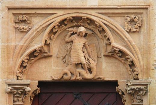 Metz - Chapelle de la Miséricorde - Tympan avec saint Michel terrassant le dragon