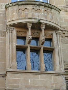 Metz - Immeuble 9 avenue Foch - Détail: dragons gardant la fenêtre