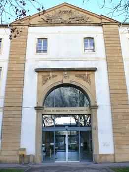 Metz - Ecole de rééducation professionnelle Jean Moulin (ancienne caserne de cavalerie)