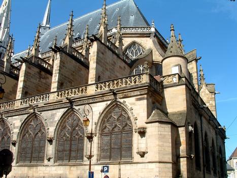 Moulins - Cathédrale Notre-Dame - L'ancienne collégiale construite au 15ème siècle constituant le choeur de la cathédrale