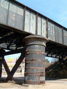 Moulins - Pont Noir (pont ferroviaire construit en 1858) - Une pile renforcée