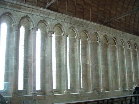 Le Mont Saint-MichelAbbaye - Réfectoire des moines - Fenêtres