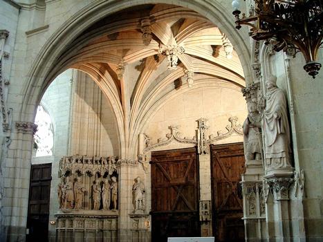 Nantes - Cathédrale Saint-Pierre-et-Saint-Paul - Chevet - Entrée sous la tribune d'orgue