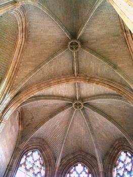 Nantes - Cathédrale Saint-Pierre-et-Saint-Paul - Chevet - Voûte d'une chapelle et déambulatoire
