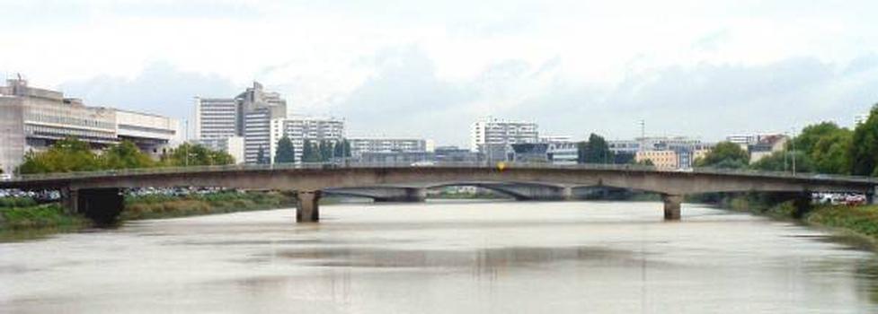 Pont Haudaudine, Nantes.A l'arrière pont Général-Audibert