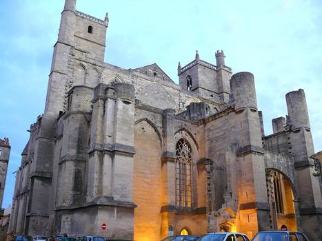 Narbonne - Cathédrale Saint-Just-et-Saint-Pasteur - La nef inachevée de la cathédrale vue le soir