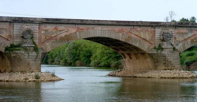 Pont sur le Doubs, NavillyUne travée vue de l'aval
